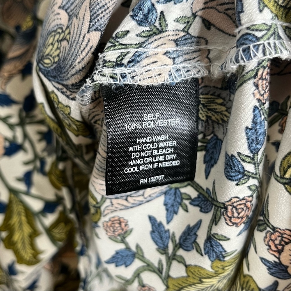 Signature Studio Size Medium Bell Sleeve Floral Flowy Blouse - Picture 4 of 5